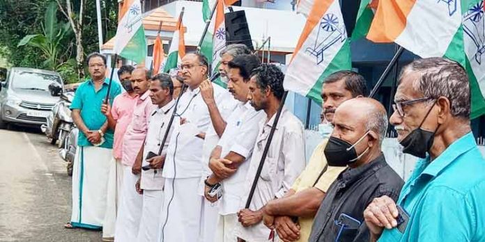 പുലിയൂര് പോസ്റ്റാഫീസിനു മുന്നില് കോണ്ഗ്രസ് ധര്ണ പുലിയൂര് പോസ്റ്റാഫീസിനു മുന്നില് കോണ്ഗ്രസ് ധര്ണ
