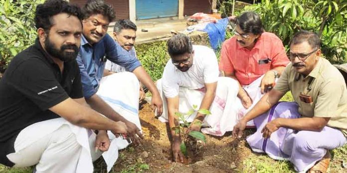 സി.പി.ഐ പത്തനംതിട്ട മണ്ഡലം കിസാൻ സഭ വൃഷതൈകള് നട്ടു സി.പി.ഐ പത്തനംതിട്ട മണ്ഡലം കിസാൻ സഭ വൃഷതൈകള് നട്ടു