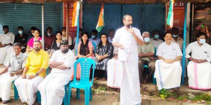 നാരങ്ങാനം ഭവന പുനരുദ്ധാരണ ഫണ്ട് തട്ടിപ്പ് ; മണ്ഡലം കോൺഗ്രസ് കമ്മിറ്റി സായാഹ്ന ധർണ സം ഘടിപ്പിച്ചു നാരങ്ങാനം ഭവന പുനരുദ്ധാരണ ഫണ്ട് തട്ടിപ്പ് ; മണ്ഡലം കോൺഗ്രസ് കമ്മിറ്റി സായാഹ്ന ധർണ സം ഘടിപ്പിച്ചു