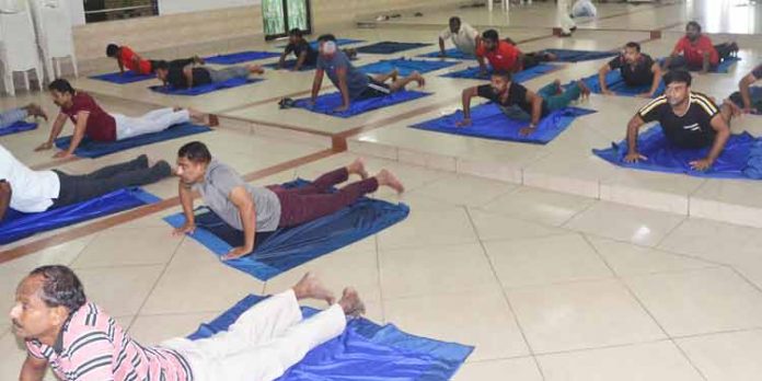 മത്സ്യത്തൊഴിലാളികൾക്ക് സിഎംഎഫ്ആർഐയുടെ നേതൃത്വത്തിൽ യോഗപരിശീലനം മത്സ്യത്തൊഴിലാളികൾക്ക് സിഎംഎഫ്ആർഐയുടെ നേതൃത്വത്തിൽ യോഗപരിശീലനം