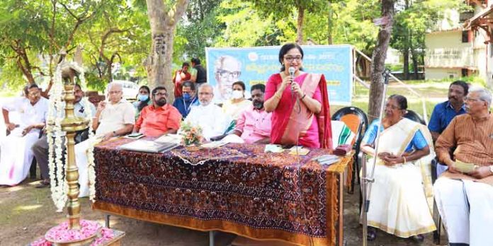 ഏറ്റവും നല്ല വഴികാട്ടികള് പുസ്തകങ്ങള് : ജില്ലാ കളക്ടര് ഏറ്റവും നല്ല വഴികാട്ടികള് പുസ്തകങ്ങള് : ജില്ലാ കളക്ടര്