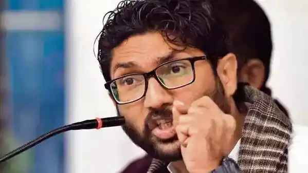 ജിഗ്നേഷ് മേവാനി സംസ്ഥാനം വിടുന്നത് വിലക്കി കോടതി ജിഗ്നേഷ് മേവാനി സംസ്ഥാനം വിടുന്നത് വിലക്കി കോടതി