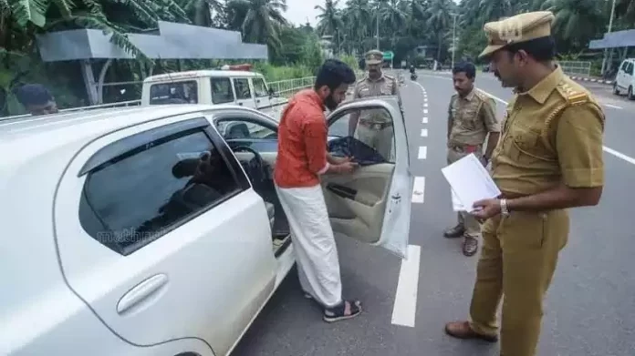 ‘ഓപ്പറേഷൻ സുതാര്യം’; കർട്ടൻ ഇട്ട സർക്കാർ വാഹനങ്ങൾക്ക് താക്കീത് നൽകി ‘ഓപ്പറേഷൻ സുതാര്യം’; കർട്ടൻ ഇട്ട സർക്കാർ വാഹനങ്ങൾക്ക് താക്കീത് നൽകി