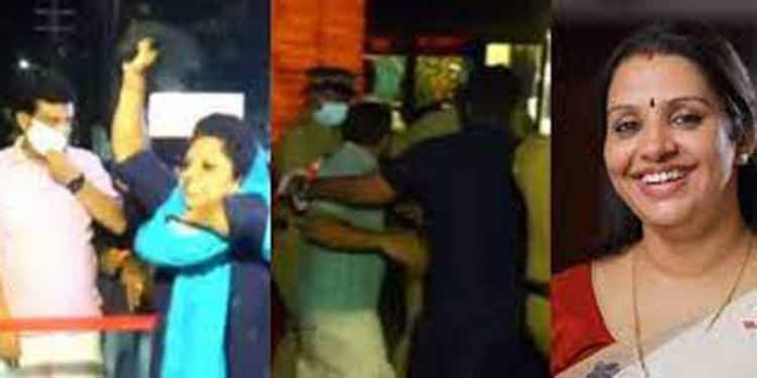 മഹിളാ കോൺഗ്രസ് പ്രവർത്തക ദീപാ അനിലിനെ ഇടത് പ്രവർത്തകർ മര്ദ്ദിച്ചു മഹിളാ കോൺഗ്രസ് പ്രവർത്തക ദീപാ അനിലിനെ ഇടത് പ്രവർത്തകർ മര്ദ്ദിച്ചു