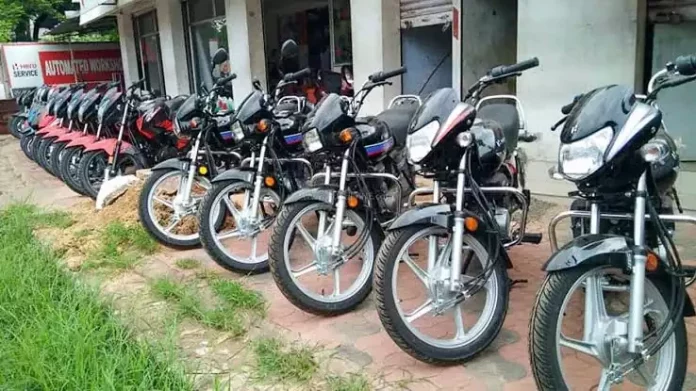 ഇരുചക്രവാഹനങ്ങളുടെയും വാണിജ്യ വാഹനങ്ങളുടെയും വിൽപ്പനയിൽ കുറവ് ഇരുചക്രവാഹനങ്ങളുടെയും വാണിജ്യ വാഹനങ്ങളുടെയും വിൽപ്പനയിൽ കുറവ്