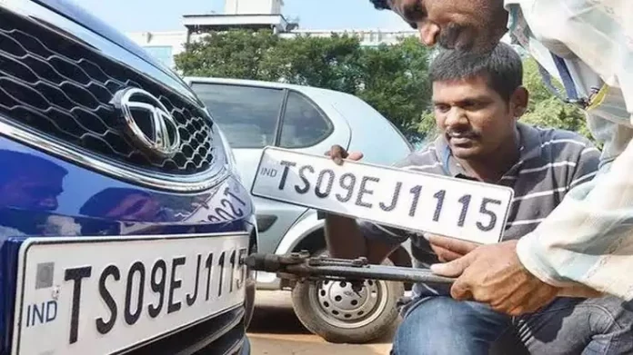 നമ്പര് പ്ലേറ്റില് ചിത്രപ്പണി വേണ്ട ; വാഹനത്തിനെതിരേ നടപടി എടുക്കാൻ തീരുമാനം നമ്പര് പ്ലേറ്റില് ചിത്രപ്പണി വേണ്ട ; വാഹനത്തിനെതിരേ നടപടി എടുക്കാൻ തീരുമാനം