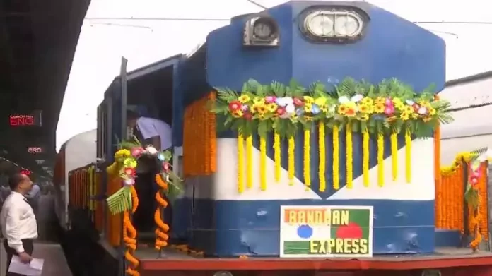 ഇന്ത്യ-ബംഗ്ലാദേശ് മൂന്നാമത് പാസഞ്ചർ ട്രെയിൻ സർവീസിന് ഇന്ന് തുടക്കം ഇന്ത്യ-ബംഗ്ലാദേശ് മൂന്നാമത് പാസഞ്ചർ ട്രെയിൻ സർവീസിന് ഇന്ന് തുടക്കം
