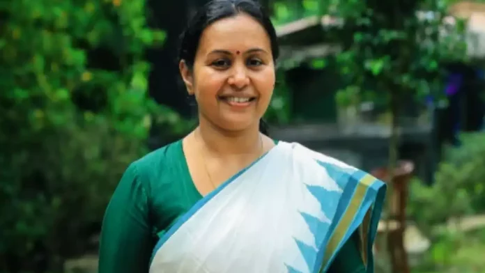 ആരോഗ്യ മന്ത്രി വീണ ജോർജിന് കോവിഡില്ല ; പ്രചരിക്കുന്നത് വ്യാജവാർത്ത ആരോഗ്യ മന്ത്രി വീണ ജോർജിന് കോവിഡില്ല ; പ്രചരിക്കുന്നത് വ്യാജവാർത്ത