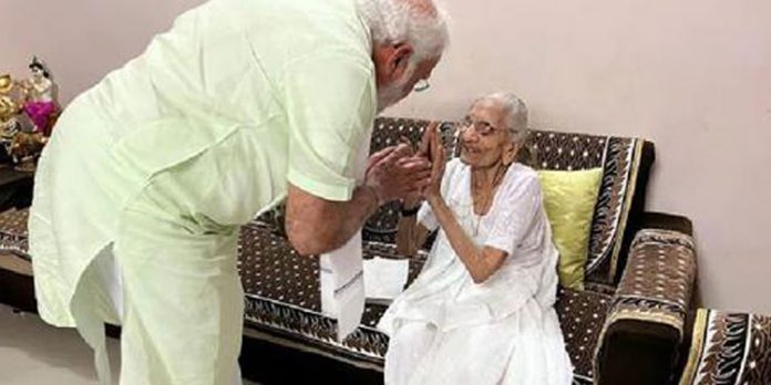 നൂറാം പിറന്നാൾ ഈ മാസം ; ഗുജറാത്തിൽ മോദിയുടെ അമ്മയുടെ പേരിൽ റോഡ് നൂറാം പിറന്നാൾ ഈ മാസം ; ഗുജറാത്തിൽ മോദിയുടെ അമ്മയുടെ പേരിൽ റോഡ്
