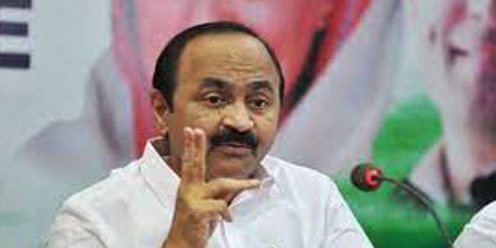 100 വാഗ്ദാനം പോലും നടപ്പാക്കാതെ ഒന്നാം പിണറായി സര്ക്കാര് ; പ്രോഗ്രസ് റിപ്പോര്ട്ട് പൊള്ളയെന്ന് പ്രതിപക്ഷ നേതാവ് 100 വാഗ്ദാനം പോലും നടപ്പാക്കാതെ ഒന്നാം പിണറായി സര്ക്കാര് ; പ്രോഗ്രസ് റിപ്പോര്ട്ട് പൊള്ളയെന്ന് പ്രതിപക്ഷ നേതാവ്