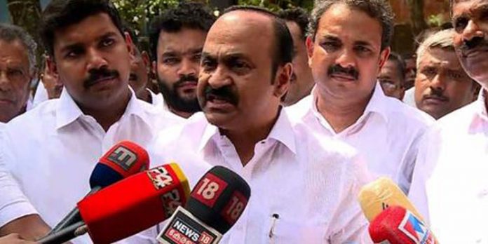 ഉമ്മൻ ചാണ്ടിക്ക് ഒരു നീതി – പിണറായിക്ക് മറ്റൊരു നീതി – ഇത് പറ്റുമോ ? അന്വേഷിക്കട്ടെ ; തിരിച്ചടിച്ച് വി.ഡി സതീശൻ ഉമ്മൻ ചാണ്ടിക്ക് ഒരു നീതി – പിണറായിക്ക് മറ്റൊരു നീതി – ഇത് പറ്റുമോ ? അന്വേഷിക്കട്ടെ ; തിരിച്ചടിച്ച് വി.ഡി സതീശൻ