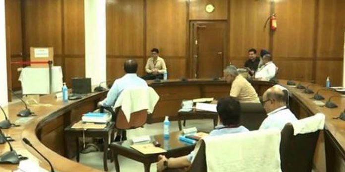 രാജ്യസഭാ തെരഞ്ഞെടുപ്പിൽ വോട്ടെടുപ്പ് പുരോഗമിക്കുന്നു ; 16 സീറ്റുകളിൽ ശക്തമായ മത്സരം രാജ്യസഭാ തെരഞ്ഞെടുപ്പിൽ വോട്ടെടുപ്പ് പുരോഗമിക്കുന്നു ; 16 സീറ്റുകളിൽ ശക്തമായ മത്സരം