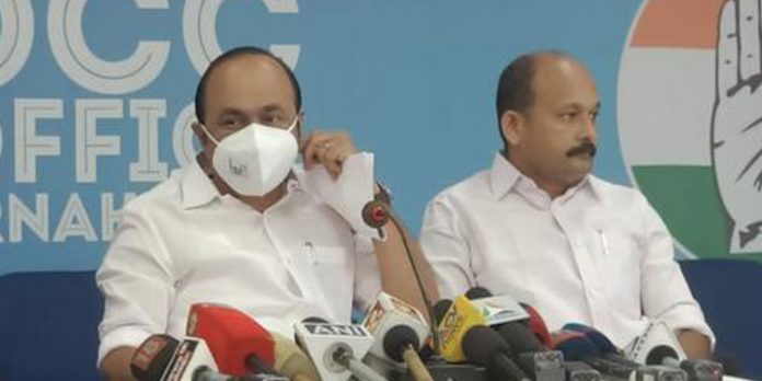 പിണറായി മുണ്ടുടുത്ത മോദി ; അവതാരങ്ങളെ മുട്ടിയിട്ട് നടക്കാനാകുന്നില്ലെന്ന് പ്രതിപക്ഷ നേതാവ് പിണറായി മുണ്ടുടുത്ത മോദി ; അവതാരങ്ങളെ മുട്ടിയിട്ട് നടക്കാനാകുന്നില്ലെന്ന് പ്രതിപക്ഷ നേതാവ്