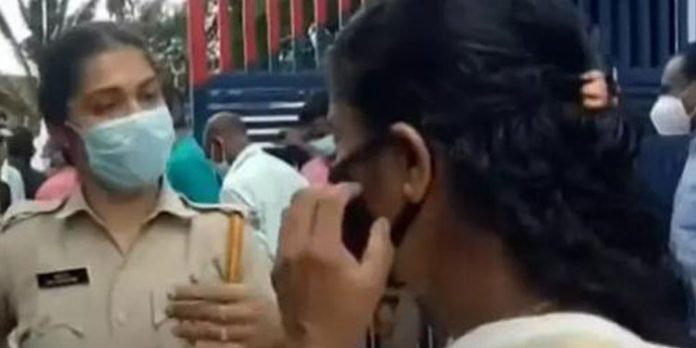 മുഖ്യമന്ത്രിയുടെ പരിപാടിയിൽ കോഴിക്കോടും കറുത്ത മാസ്കിന് വിലക്ക് ; വിശ്വാസികൾക്ക് നിർദേശം നൽകി കോഴിക്കോട് രൂപത മുഖ്യമന്ത്രിയുടെ പരിപാടിയിൽ കോഴിക്കോടും കറുത്ത മാസ്കിന് വിലക്ക് ; വിശ്വാസികൾക്ക് നിർദേശം നൽകി കോഴിക്കോട് രൂപത