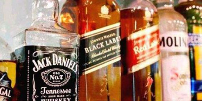40 കുപ്പി വിദേശ മദ്യവുമായി ഐസക് ന്യൂട്ടൻ എക്സൈസ് പിടിയിൽ 40 കുപ്പി വിദേശ മദ്യവുമായി ഐസക് ന്യൂട്ടൻ എക്സൈസ് പിടിയിൽ