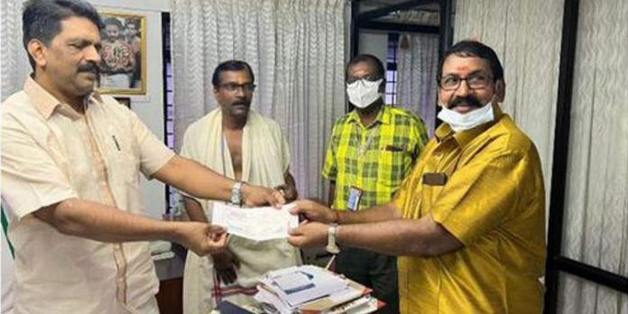 ലേലം അംഗീകരിച്ചു, ചെക്ക് കൈമാറി ; ഗുരുവായൂര് ക്ഷേത്രത്തിലെ ‘ഥാര്’ ഇനി വിഘ്നേഷിന് സ്വന്തം ലേലം അംഗീകരിച്ചു, ചെക്ക് കൈമാറി ; ഗുരുവായൂര് ക്ഷേത്രത്തിലെ ‘ഥാര്’ ഇനി വിഘ്നേഷിന് സ്വന്തം