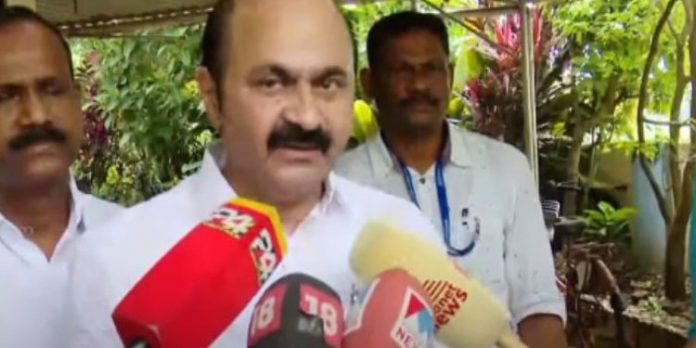 ജയിക്കാനുള്ള 25,000 വോട്ടൊന്നും തൃക്കാക്കരയിലില്ല ; സിപിഐഎമ്മിന്റെ അടക്കം വോട്ട് കിട്ടിയെന്ന് വി ഡി സതീശന് ജയിക്കാനുള്ള 25,000 വോട്ടൊന്നും തൃക്കാക്കരയിലില്ല ; സിപിഐഎമ്മിന്റെ അടക്കം വോട്ട് കിട്ടിയെന്ന് വി ഡി സതീശന്
