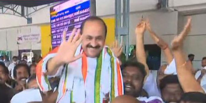 ഫ്ലക്സ് ബോർഡുകൾ നീക്കം ചെയ്യാൻ പ്രവർത്തകർക്ക് നിർദേശം നൽകും – വി.ഡി സതീശൻ ഫ്ലക്സ് ബോർഡുകൾ നീക്കം ചെയ്യാൻ പ്രവർത്തകർക്ക് നിർദേശം നൽകും – വി.ഡി സതീശൻ