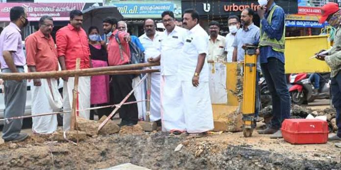 കോന്നിയിലെ വ്യാപാരികളുടെ പ്രതിഷേധം ഫലം കണ്ടു ; ഹൈവേ പണി ഉടന് പൂര്ത്തീകരിക്കാമെന്ന് കെ.എസ്.ടി.പി കോന്നിയിലെ വ്യാപാരികളുടെ പ്രതിഷേധം ഫലം കണ്ടു ; ഹൈവേ പണി ഉടന് പൂര്ത്തീകരിക്കാമെന്ന് കെ.എസ്.ടി.പി