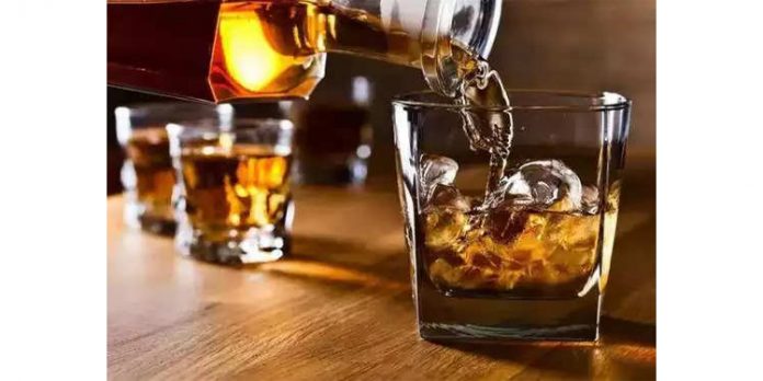 പ്രതിദിനം കേരളം കുടിക്കുന്നത് ആറുലക്ഷം ലിറ്ററോളം മദ്യം പ്രതിദിനം കേരളം കുടിക്കുന്നത് ആറുലക്ഷം ലിറ്ററോളം മദ്യം