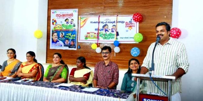 വാഴമുട്ടം നാഷണൽ യു പി സ്കൂളിൽ കുട്ടികളെ വരവേറ്റത് പാട്ടുപാടി മധുരം നൽകി വാഴമുട്ടം നാഷണൽ യു പി സ്കൂളിൽ കുട്ടികളെ വരവേറ്റത് പാട്ടുപാടി മധുരം നൽകി