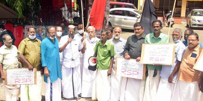 കുറ്റാരോപിതനായ മുഖ്യമന്ത്രി രാജി വെക്കുക എ.എ അസീസ് കുറ്റാരോപിതനായ മുഖ്യമന്ത്രി രാജി വെക്കുക എ.എ അസീസ്