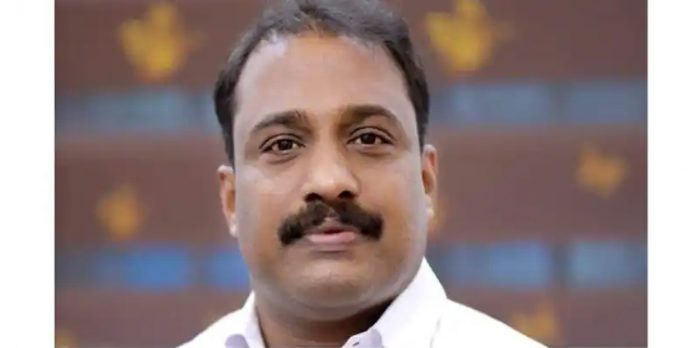 ജീവനക്കാരിയെ മർദിച്ചെന്ന കേസ് : കോൺഗ്രസ് നേതാവ് ബി ആർ എം ഷഫീറിന്റെ അറസ്റ്റ് ഹൈക്കോടതി തടഞ്ഞു ജീവനക്കാരിയെ മർദിച്ചെന്ന കേസ് : കോൺഗ്രസ് നേതാവ് ബി ആർ എം ഷഫീറിന്റെ അറസ്റ്റ് ഹൈക്കോടതി തടഞ്ഞു