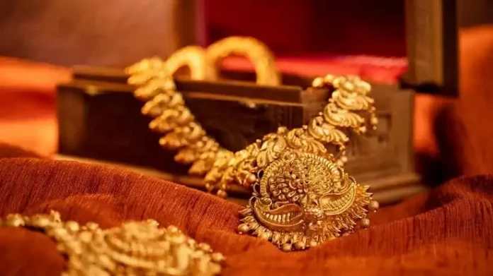 സംസ്ഥാനത്ത് ഇന്ന് സ്വർണവില ഇടിഞ്ഞു ; വില അറിയാം സംസ്ഥാനത്ത് ഇന്ന് സ്വർണവില ഇടിഞ്ഞു ; വില അറിയാം