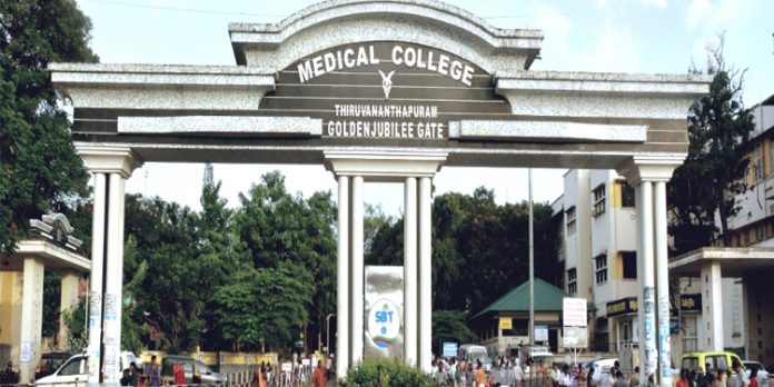 മെഡിക്കൽ കോളേജിൽ യുവാവിനെ മര്ദ്ദിച്ച ട്രാഫിക് വാര്ഡനെ ഡ്യൂട്ടിയിൽ നിന്നും മാറ്റി നിര്ത്തും മെഡിക്കൽ കോളേജിൽ യുവാവിനെ മര്ദ്ദിച്ച ട്രാഫിക് വാര്ഡനെ ഡ്യൂട്ടിയിൽ നിന്നും മാറ്റി നിര്ത്തും