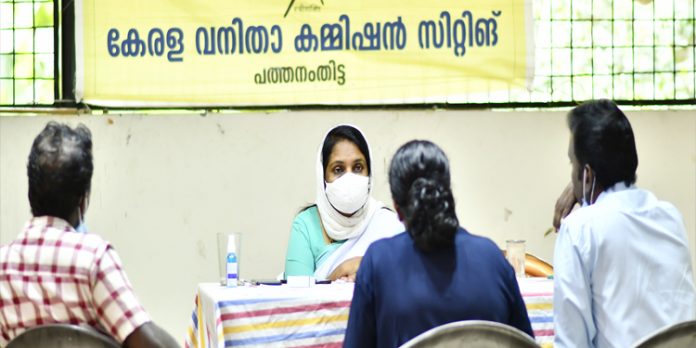 പ്രശ്നാരംഭത്തില്തന്നെ സ്ത്രീകള് നിയമവഴികള് തേടണം : ഷാഹിദാ കമാല് പ്രശ്നാരംഭത്തില്തന്നെ സ്ത്രീകള് നിയമവഴികള് തേടണം : ഷാഹിദാ കമാല്