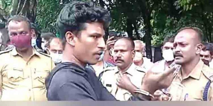 തട്ടുകട മര്ദനം : പ്രതിയുമായി തെളിവെടുത്തു തട്ടുകട മര്ദനം : പ്രതിയുമായി തെളിവെടുത്തു