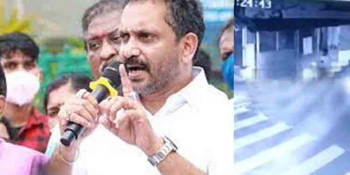 എകെജി സെന്റര് ആക്രമണം സ്വര്ണ്ണക്കടത്ത് കേസില് നിന്നും ശ്രദ്ധതിരിക്കാന് : കെ.സുരേന്ദ്രന് എകെജി സെന്റര് ആക്രമണം സ്വര്ണ്ണക്കടത്ത് കേസില് നിന്നും ശ്രദ്ധതിരിക്കാന് : കെ.സുരേന്ദ്രന്