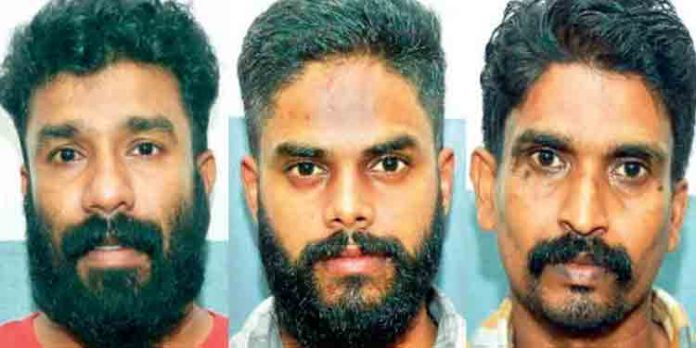 അനധികൃതമായി നാടന് തോക്കുകളും തിരകളും കൈവശം വെച്ച മൂന്നുപേര് അറസ്റ്റില് അനധികൃതമായി നാടന് തോക്കുകളും തിരകളും കൈവശം വെച്ച മൂന്നുപേര് അറസ്റ്റില്
