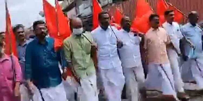 “കൈയും വെട്ടും കാലും വെട്ടും തലവെട്ടി ചെങ്കൊടി നാട്ടും’ വിവാദമുദ്രാവാക്യവുമായി എച്ച് സലാം “കൈയും വെട്ടും കാലും വെട്ടും തലവെട്ടി ചെങ്കൊടി നാട്ടും’ വിവാദമുദ്രാവാക്യവുമായി എച്ച് സലാം