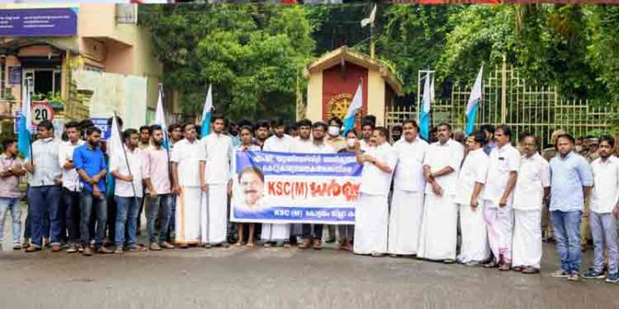 വിദ്യാർത്ഥികളുടെ ആശങ്കകൾ പരിഹരിക്കാൻ യൂണിവേഴ്സിറ്റി അധികൃതർ അദാലത്ത് സംഘടിപ്പിക്കണം : സ്റ്റീഫൻ ജോർജ് വിദ്യാർത്ഥികളുടെ ആശങ്കകൾ പരിഹരിക്കാൻ യൂണിവേഴ്സിറ്റി അധികൃതർ അദാലത്ത് സംഘടിപ്പിക്കണം : സ്റ്റീഫൻ ജോർജ്