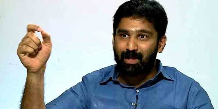 എകെജി സെന്റർ ആക്രമണം : ഹാൻസിന്റേയും കോപ്പികോയുടേയും കവറുകൾക്ക് നാശമുണ്ടായെന്ന് ബൽറാം എകെജി സെന്റർ ആക്രമണം : ഹാൻസിന്റേയും കോപ്പികോയുടേയും കവറുകൾക്ക് നാശമുണ്ടായെന്ന് ബൽറാം