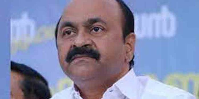 ശിവന്കുട്ടിയുടെ പരാമര്ശം വിദ്യാര്ത്ഥികളെയും രക്ഷിതാക്കളെയും അപമാനിക്കലാണെന്ന് വി.ഡി സതീശന് ശിവന്കുട്ടിയുടെ പരാമര്ശം വിദ്യാര്ത്ഥികളെയും രക്ഷിതാക്കളെയും അപമാനിക്കലാണെന്ന് വി.ഡി സതീശന്
