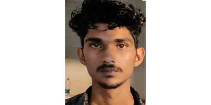 ചൊവ്വള്ളൂര് ജങ്ഷനില് പടക്കമെറിഞ്ഞ് ഭീകരാന്തരീക്ഷം സൃഷ്ടിച്ച യുവാവിനെ പോലീസ് അറസ്റ്റ് ചെയ്തു ചൊവ്വള്ളൂര് ജങ്ഷനില് പടക്കമെറിഞ്ഞ് ഭീകരാന്തരീക്ഷം സൃഷ്ടിച്ച യുവാവിനെ പോലീസ് അറസ്റ്റ് ചെയ്തു