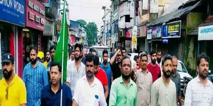 തളിപ്പറമ്പില് മുസ്ലിം ലീഗ് ഓഫീസ് തീവെച്ച് നശിപ്പിച്ചു തളിപ്പറമ്പില് മുസ്ലിം ലീഗ് ഓഫീസ് തീവെച്ച് നശിപ്പിച്ചു