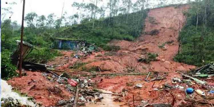 ഏലപ്പാറയ്ക്ക് സമീപം കോഴിക്കാനം എസ്റ്റേറ്റില് മണ്ണിടിച്ചില് ; തൊഴിലാളി മണ്ണിനടിയില് ഏലപ്പാറയ്ക്ക് സമീപം കോഴിക്കാനം എസ്റ്റേറ്റില് മണ്ണിടിച്ചില് ; തൊഴിലാളി മണ്ണിനടിയില്
