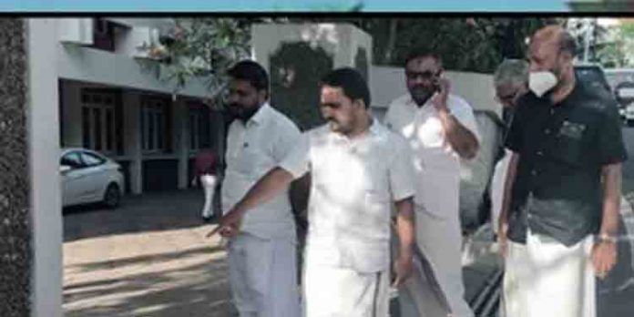 എസ്ഡിപിഐ സംഘം എകെജി സെന്റര് സന്ദര്ശിച്ചു എന്ന തരത്തില് വാര്ത്ത വസ്തുതാപരമല്ല എസ്ഡിപിഐ സംഘം എകെജി സെന്റര് സന്ദര്ശിച്ചു എന്ന തരത്തില് വാര്ത്ത വസ്തുതാപരമല്ല