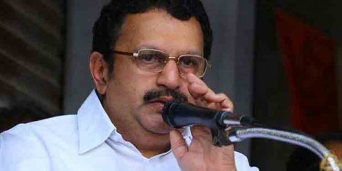 എകെജി സെന്റര് ആക്രമണത്തിലെ വാദിയും പ്രതിയും ഒരാളാണെന്ന് കെ.മുരളീധരന് എംപി എകെജി സെന്റര് ആക്രമണത്തിലെ വാദിയും പ്രതിയും ഒരാളാണെന്ന് കെ.മുരളീധരന് എംപി