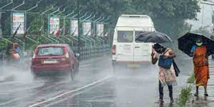 ഇന്നും കനത്ത മഴയ്ക്ക് സാധ്യത ; എട്ട് ജില്ലകളില് യെല്ലോ അലേര്ട്ട് ഇന്നും കനത്ത മഴയ്ക്ക് സാധ്യത ; എട്ട് ജില്ലകളില് യെല്ലോ അലേര്ട്ട്
