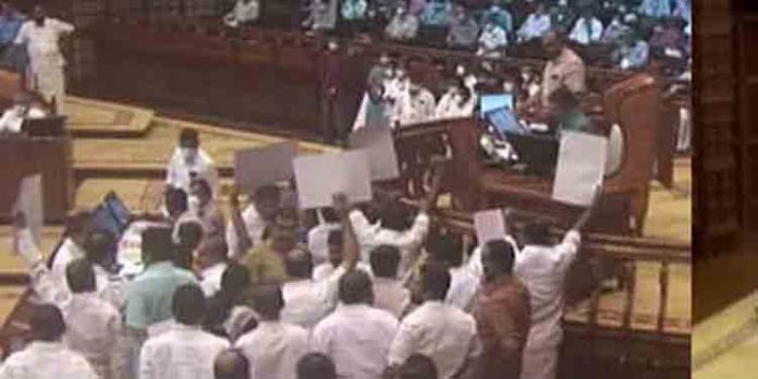 സജി ചെറിയാന്റെ രാജി ആവശ്യപ്പെട്ട് നിയമസഭയില് പ്രതിപക്ഷ പ്രതിഷേധം ; സഭ ഇന്നത്തേക്ക് പിരിഞ്ഞു സജി ചെറിയാന്റെ രാജി ആവശ്യപ്പെട്ട് നിയമസഭയില് പ്രതിപക്ഷ പ്രതിഷേധം ; സഭ ഇന്നത്തേക്ക് പിരിഞ്ഞു