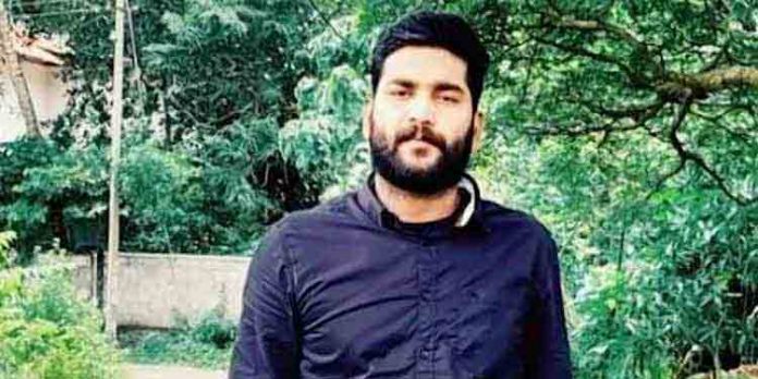 മക്കളെയും ഭര്ത്താവിനെയും ഉപേക്ഷിച്ച് പോയ യുവതിയെ ഓടുന്ന കാറില് നിന്ന് തള്ളിയിട്ടു ; പ്രതി പിടിയില് മക്കളെയും ഭര്ത്താവിനെയും ഉപേക്ഷിച്ച് പോയ യുവതിയെ ഓടുന്ന കാറില് നിന്ന് തള്ളിയിട്ടു ; പ്രതി പിടിയില്
