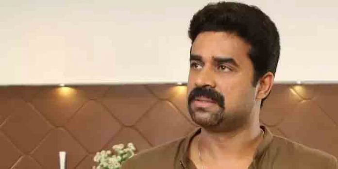 വിജയ് ബാബുവിന് ഹൈക്കോടതി അനുവദിച്ച മുന്കൂര് ജാമ്യം റദ്ദാക്കുന്നില്ലെന്ന് സുപ്രീംകോടതി വിജയ് ബാബുവിന് ഹൈക്കോടതി അനുവദിച്ച മുന്കൂര് ജാമ്യം റദ്ദാക്കുന്നില്ലെന്ന് സുപ്രീംകോടതി