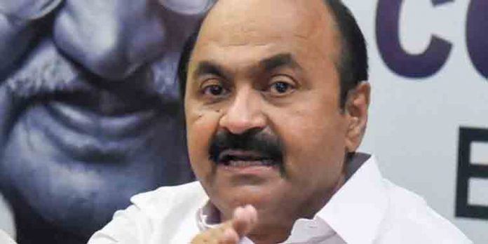 സജി ചെറിയാന് എംഎല്എ സ്ഥാനം രാജിവെക്കണം : വി ഡി സതീശന് സജി ചെറിയാന് എംഎല്എ സ്ഥാനം രാജിവെക്കണം : വി ഡി സതീശന്