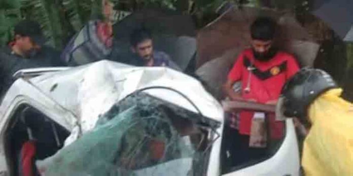 കാര് മരത്തിലിടിച്ച് മൂന്ന് മരണം കാര് മരത്തിലിടിച്ച് മൂന്ന് മരണം