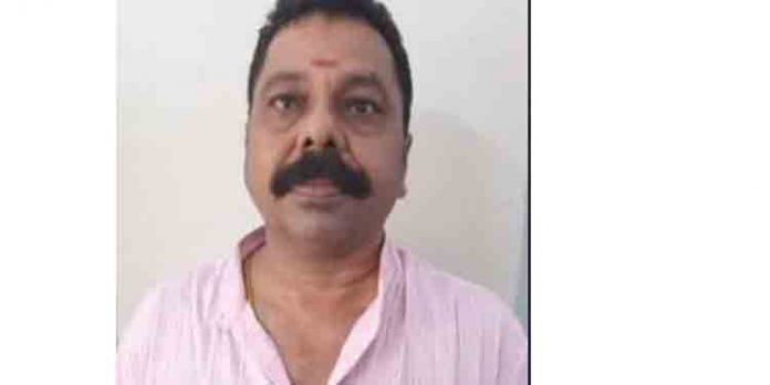 ജോലി വാഗ്ദ്ധാനം ചെയ്ത് പണം തട്ടിയതിന് റെയില്വേ ജീവനക്കാരന് അറസ്റ്റില് ജോലി വാഗ്ദ്ധാനം ചെയ്ത് പണം തട്ടിയതിന് റെയില്വേ ജീവനക്കാരന് അറസ്റ്റില്
