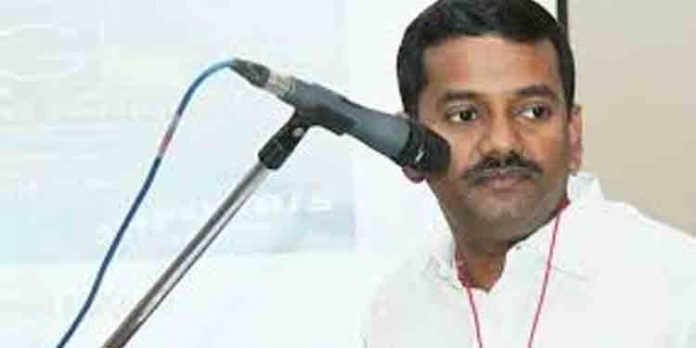 മധ്യവയസ്കനെ മര്ദ്ദിച്ച റാന്നി പോലീസ് സ്റ്റേഷന് ഡ്രൈവറിന് സ്ഥലം മാറ്റം ; പ്രമോദ് നാരയണന് എംഎല്എയുടെ ഇടപെടല് മധ്യവയസ്കനെ മര്ദ്ദിച്ച റാന്നി പോലീസ് സ്റ്റേഷന് ഡ്രൈവറിന് സ്ഥലം മാറ്റം ; പ്രമോദ് നാരയണന് എംഎല്എയുടെ ഇടപെടല്